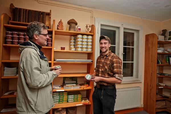 Bild zu Weihnachtsbaum- und Wildverkauf